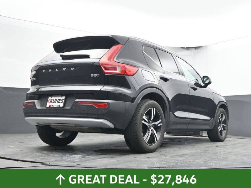 2025 Volvo XC40 B5 Core Bright Theme