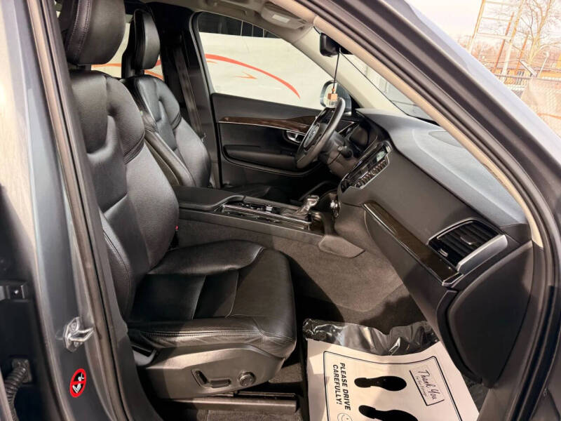 2018 Volvo XC90 T6 Momentum