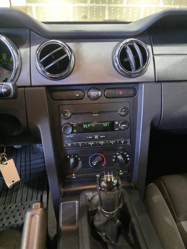 2007 Ford Mustang V6 Deluxe