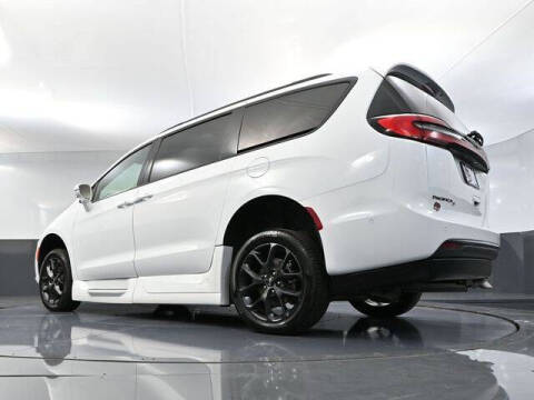 2022 Chrysler Pacifica Touring L
