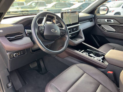 2025 Ford Explorer Platinum