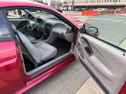 2004 Ford Mustang GT Deluxe