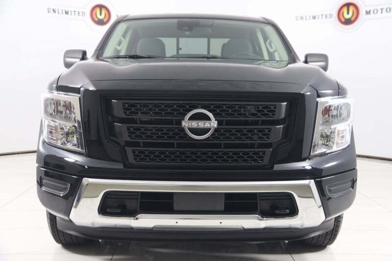 2023 Nissan Titan SV