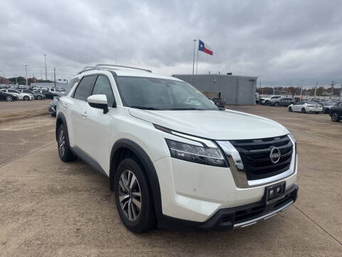 2024 Nissan Pathfinder SL