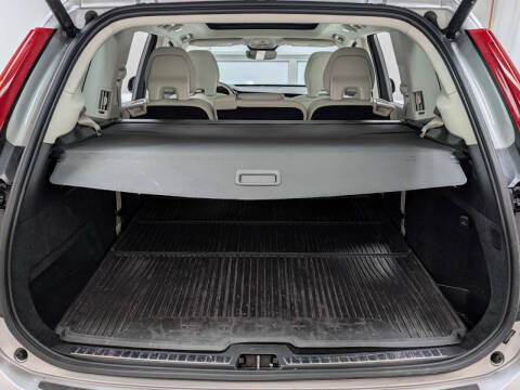 2025 Volvo XC60 B5 Plus Dark Theme