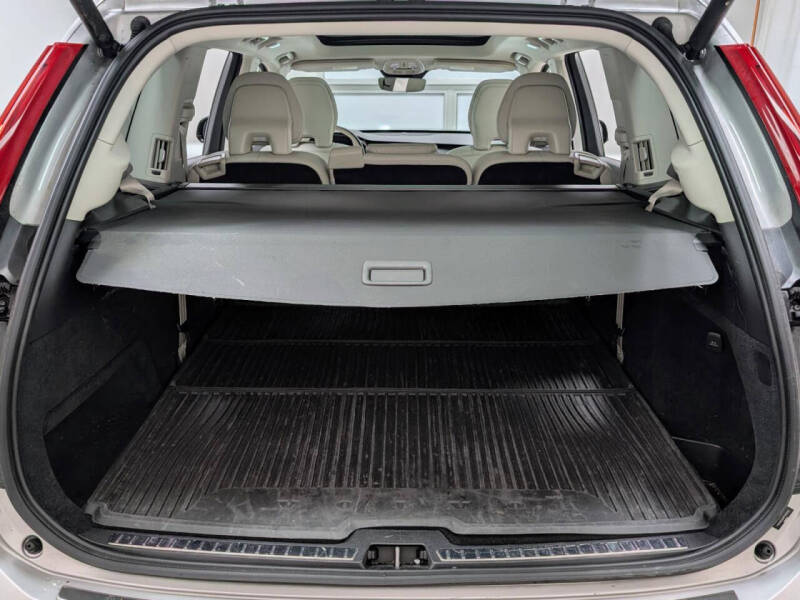 2025 Volvo XC60 B5 Plus Dark Theme