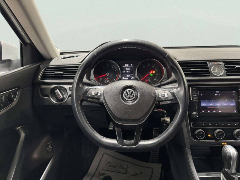 2017 Volkswagen Passat 1.8T R-Line