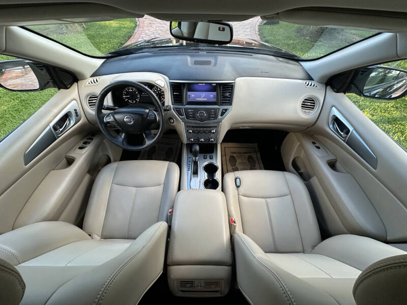 2017 Nissan Pathfinder SL