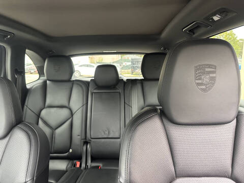 2017 Porsche Cayenne Platinum Edition