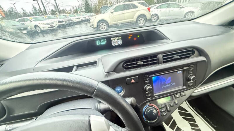 2014 Toyota Prius c Four