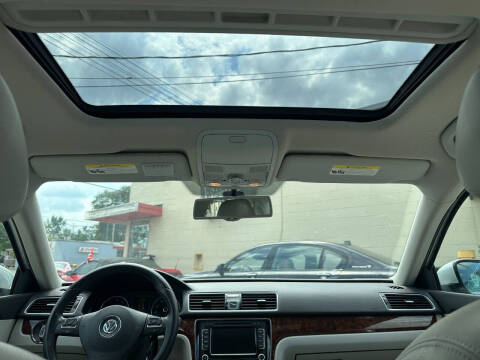 2012 Volkswagen Passat SEL