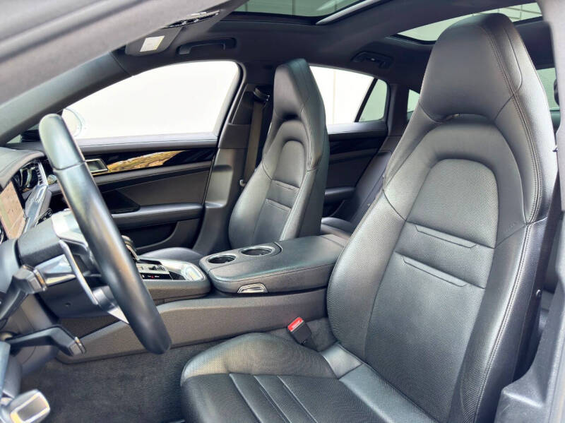 2018 Porsche Panamera 4