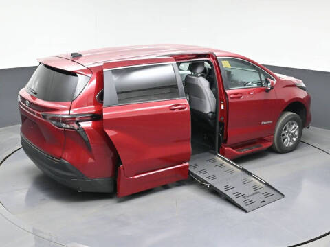 2026 Toyota Sienna LE 8-Passenger