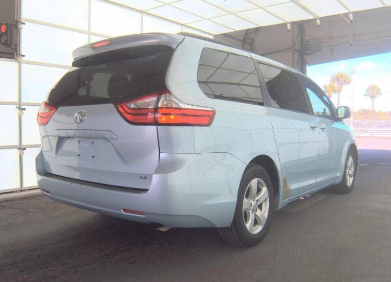 2015 Toyota Sienna LE 8-Passenger