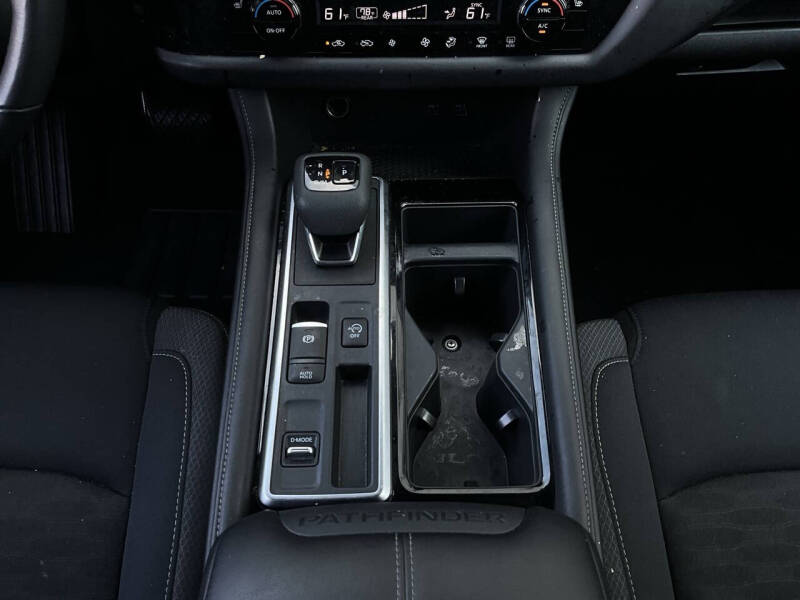 2024 Nissan Pathfinder SV