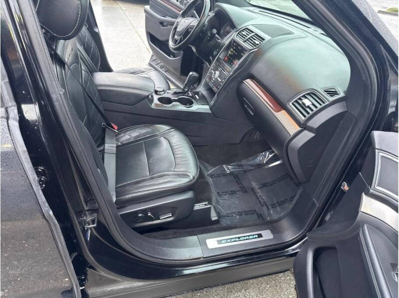 2017 Ford Explorer Platinum