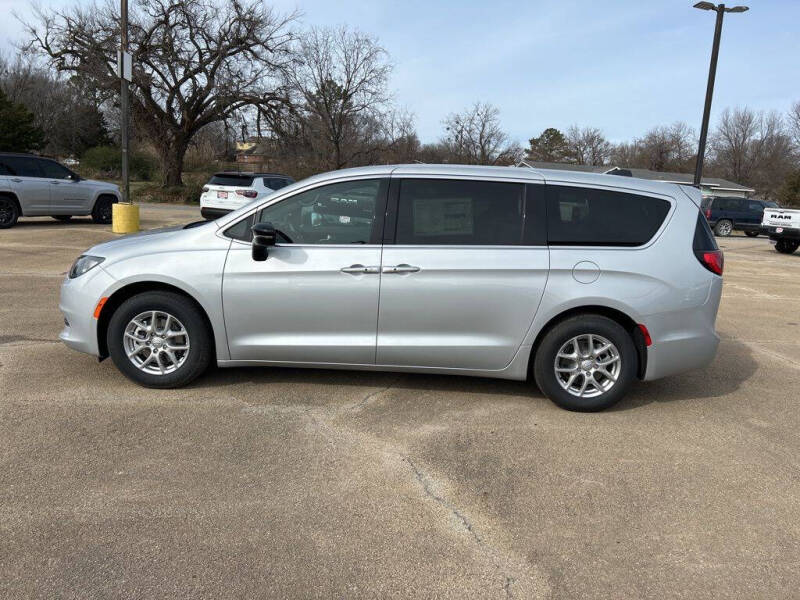 2026 Chrysler Voyager LX
