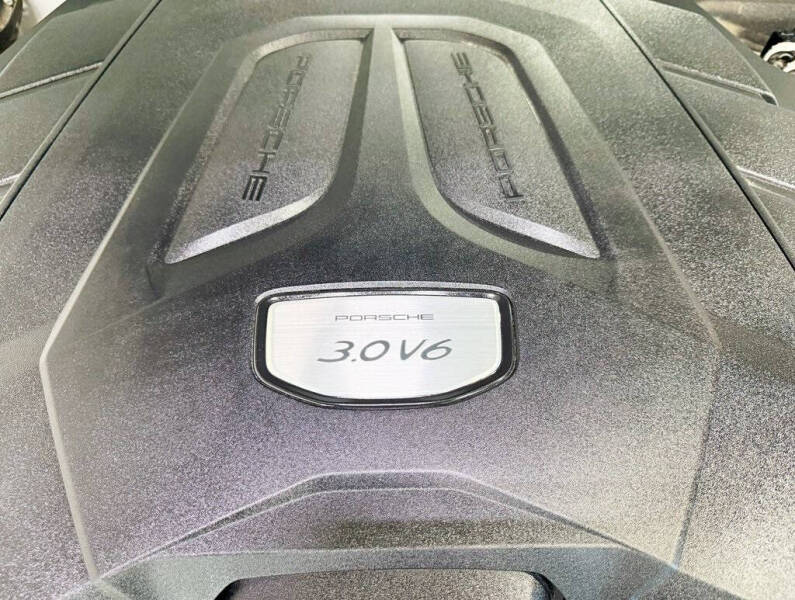 2022 Porsche Cayenne Platinum Edition