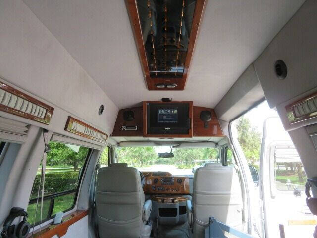 2010 Ford E-Series E-350 SD