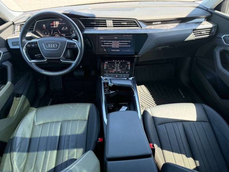 2021 Audi e-tron quattro Premium