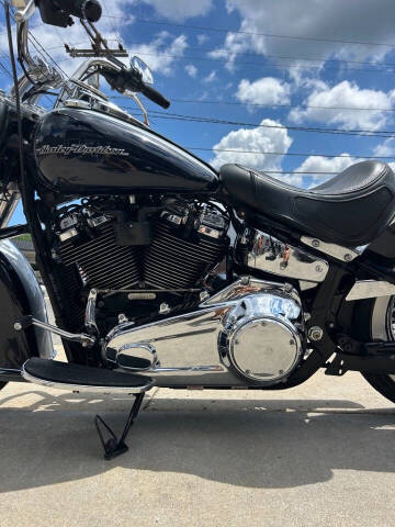 2019 Harley-Davidson Deluxe FLDE