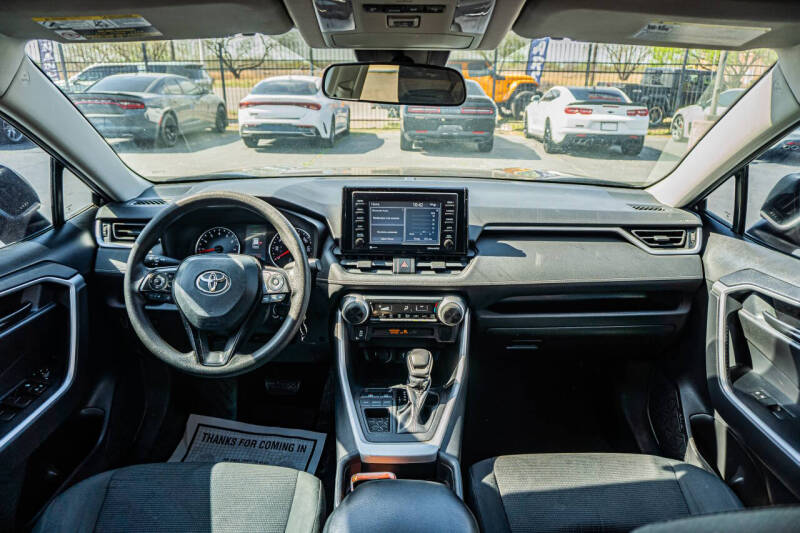 2020 Toyota RAV4 LE