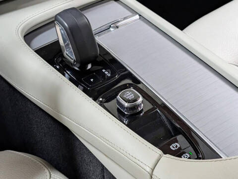 2023 Volvo XC90 B5 Core