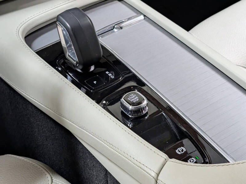 2023 Volvo XC90 B5 Core