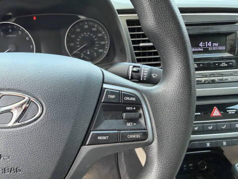 2017 Hyundai Elantra SE