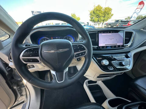 2022 Chrysler Pacifica Touring L