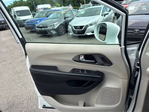 2022 Chrysler Pacifica Touring L