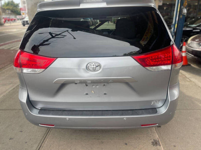 2012 Toyota Sienna XLE 7-Passenger