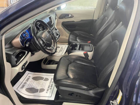 2017 Chrysler Pacifica Touring-L