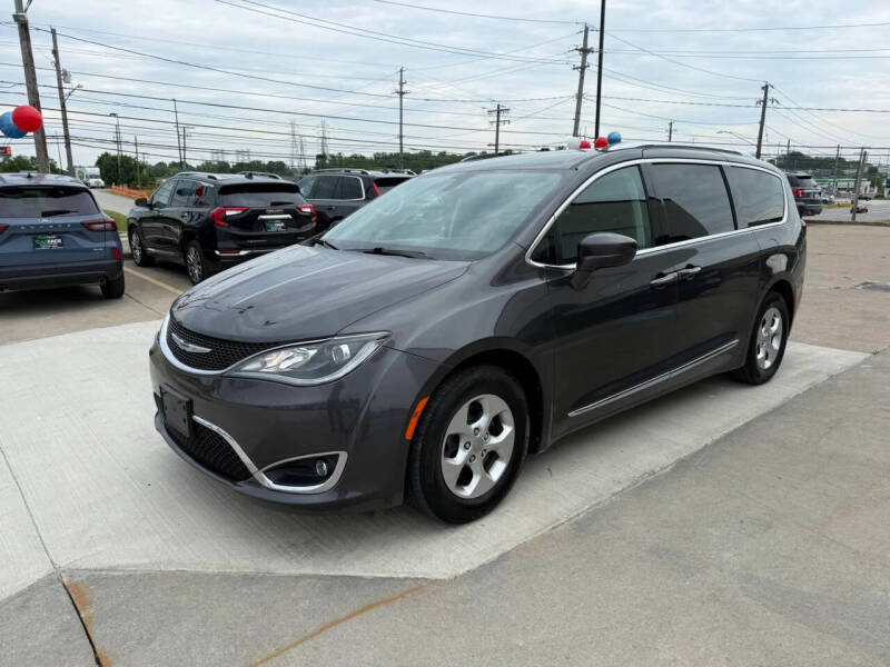 2017 Chrysler Pacifica Touring-L Plus