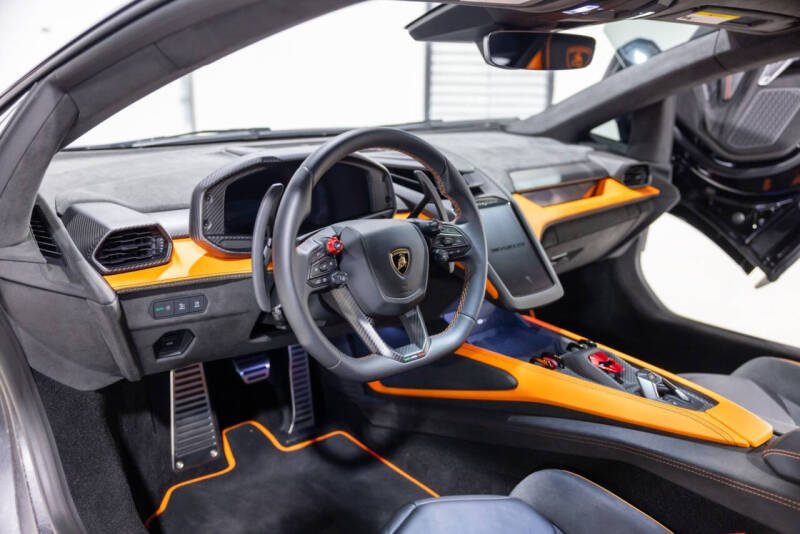 2025 Lamborghini Revuelto