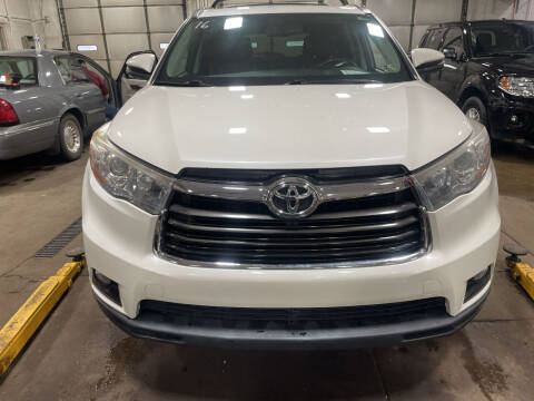 2016 Toyota Highlander for sale at Phil Giannetti Motors in Brownsville PA