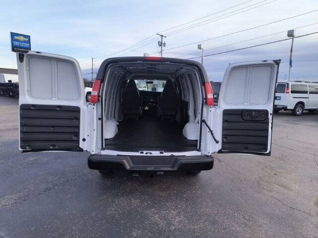 2025 Chevrolet Express 3500