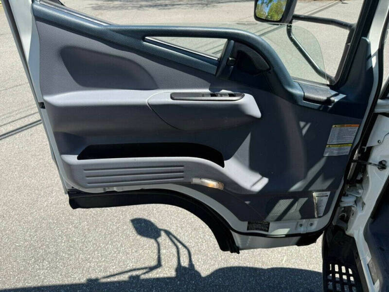 2017 Mitsubishi Fuso FE180