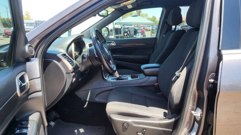 2017 Jeep Grand Cherokee Laredo