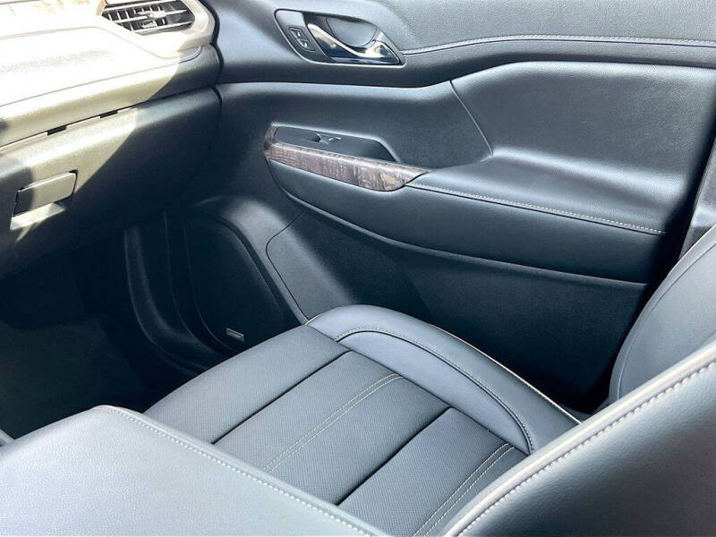 2023 GMC Acadia Denali