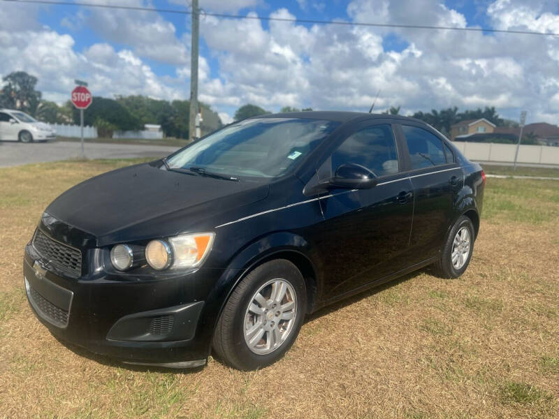 2012 Chevrolet Sonic 1LS photo 4