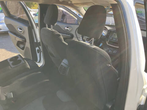 2016 Jeep Cherokee Sport