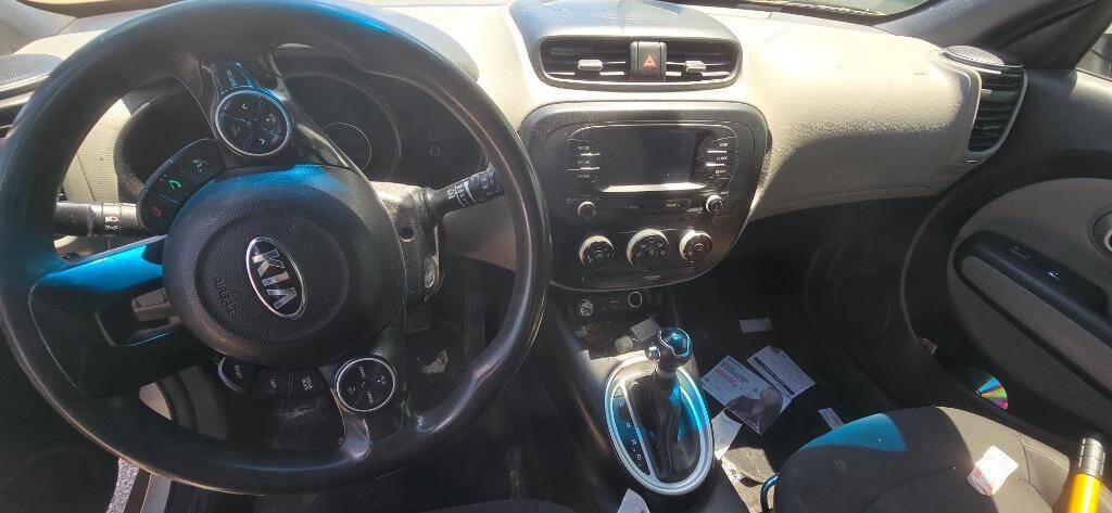 White 2017 Kia Soul Base 4dr Crossover 6A 18