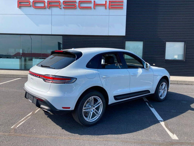 2025 Porsche Macan