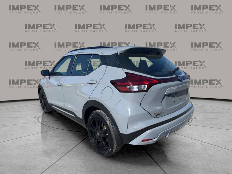 2021 Nissan Kicks SR