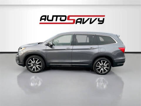 2021 Honda Pilot Touring w/Rear Captain's Chairs