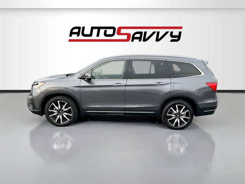 2021 Honda Pilot Touring w/Rear Captain's Chairs