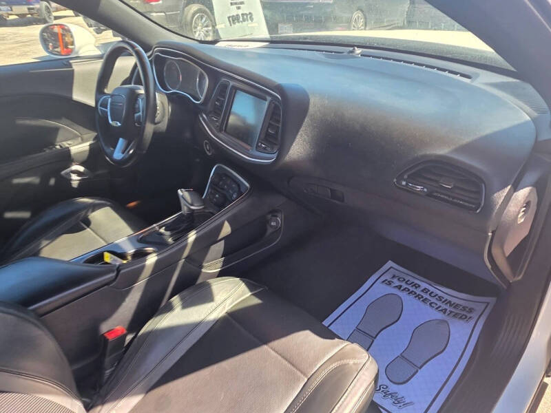 2016 Dodge Challenger SXT Plus