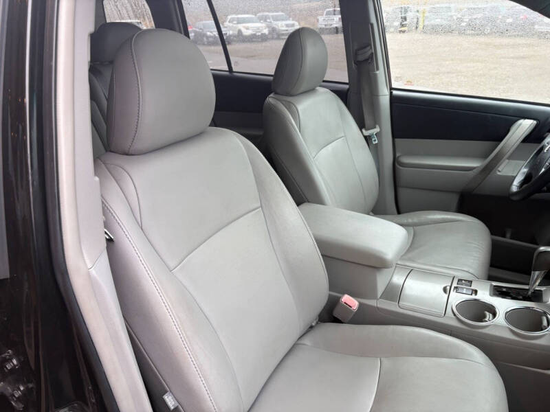2013 Toyota Highlander SE