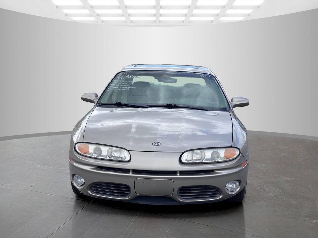 2001 Oldsmobile Aurora for sale at Used Cars Toledo in Oregon, OH